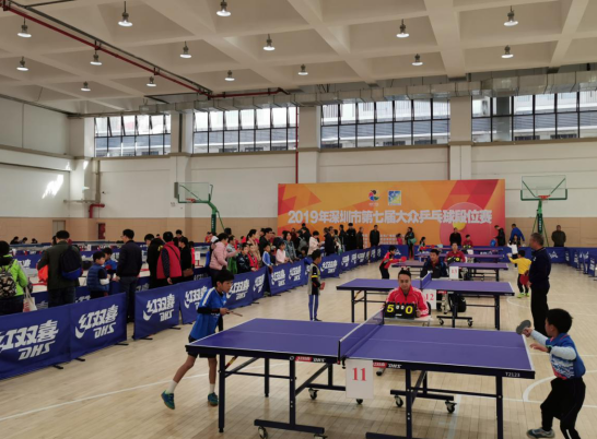 边后卫内收 边后卫内收